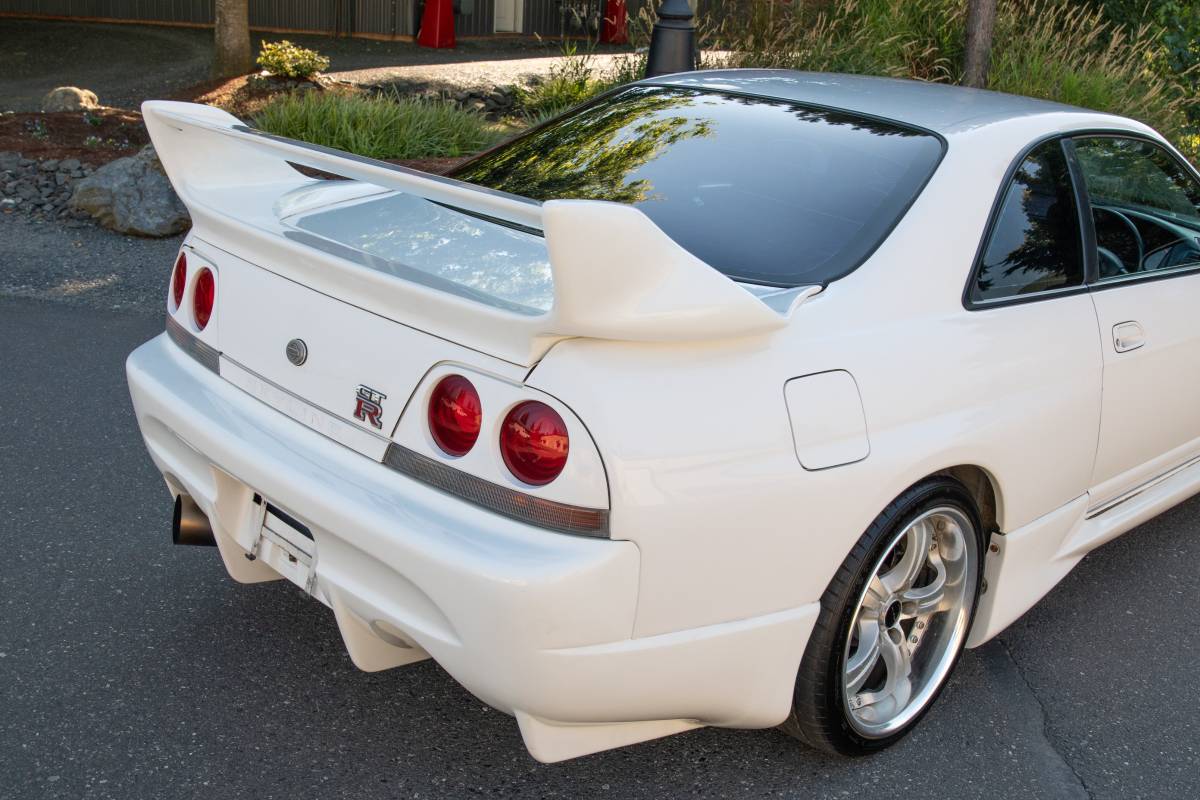 Nissan-skyline-gtr-1995-17