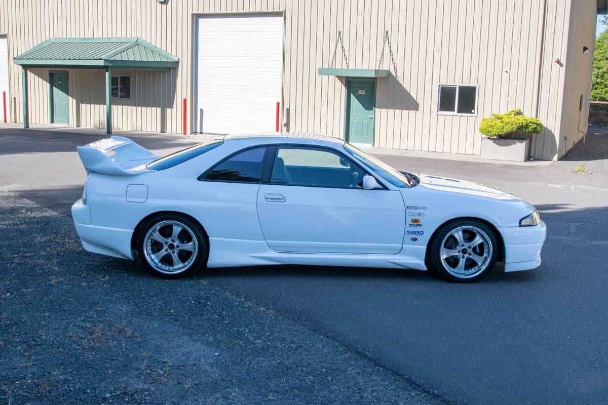 Nissan-skyline-gtr-1995-18