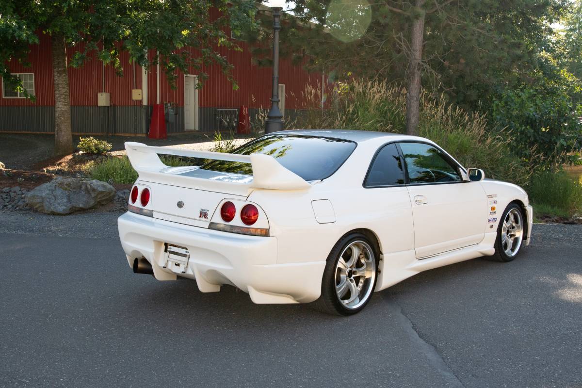 Nissan-skyline-gtr-1995-2