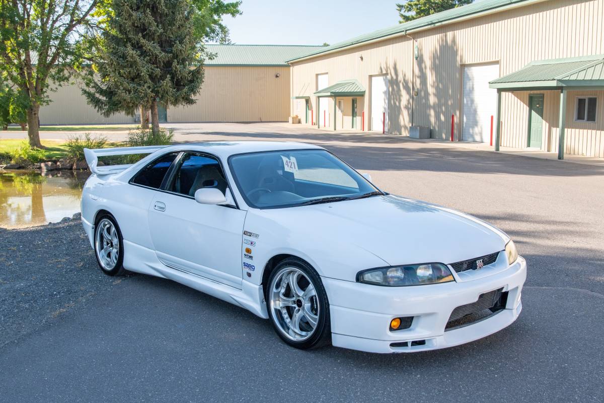 Nissan-skyline-gtr-1995-4