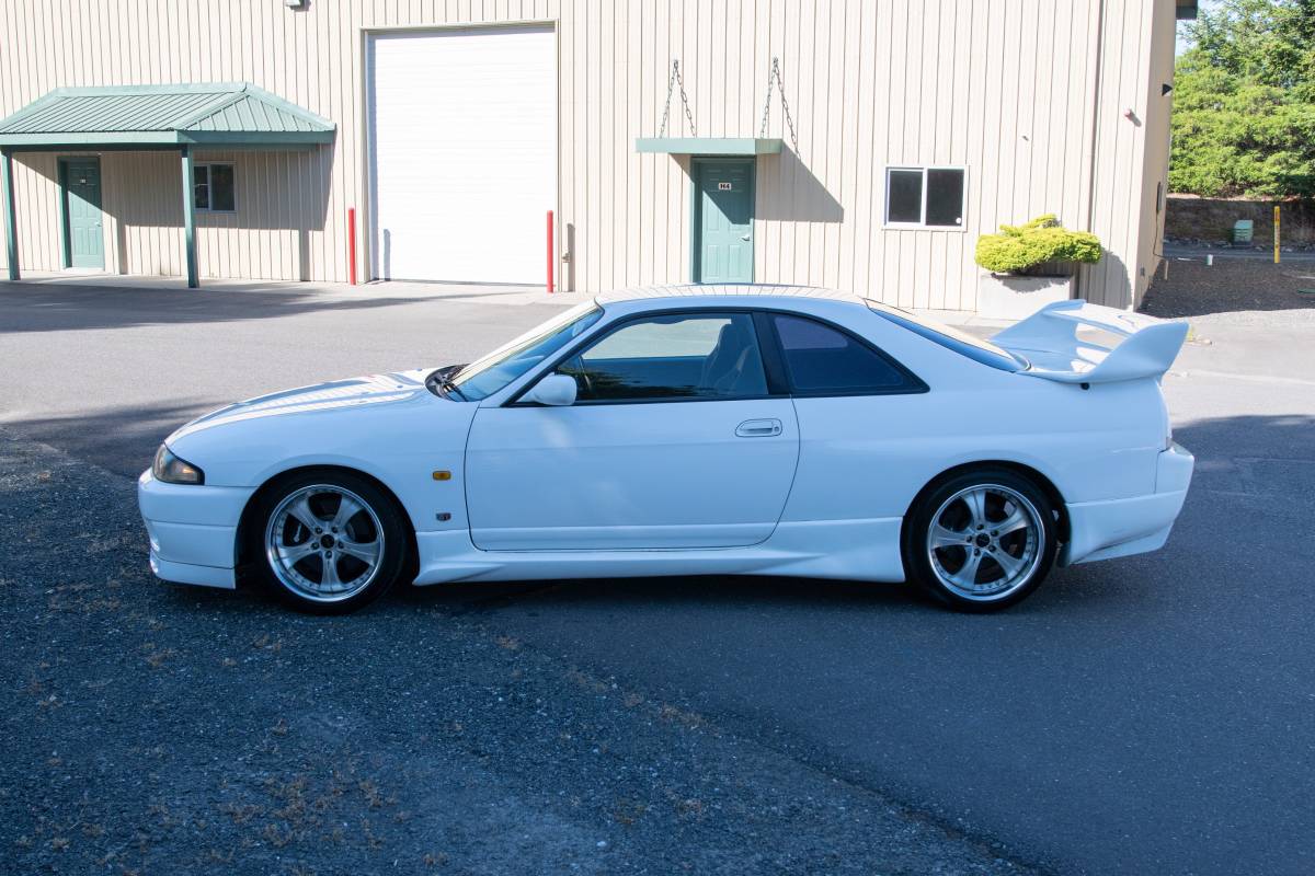 Nissan-skyline-gtr-1995-5