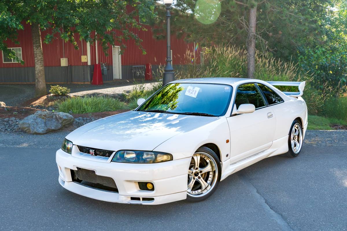 Nissan-skyline-gtr-1995