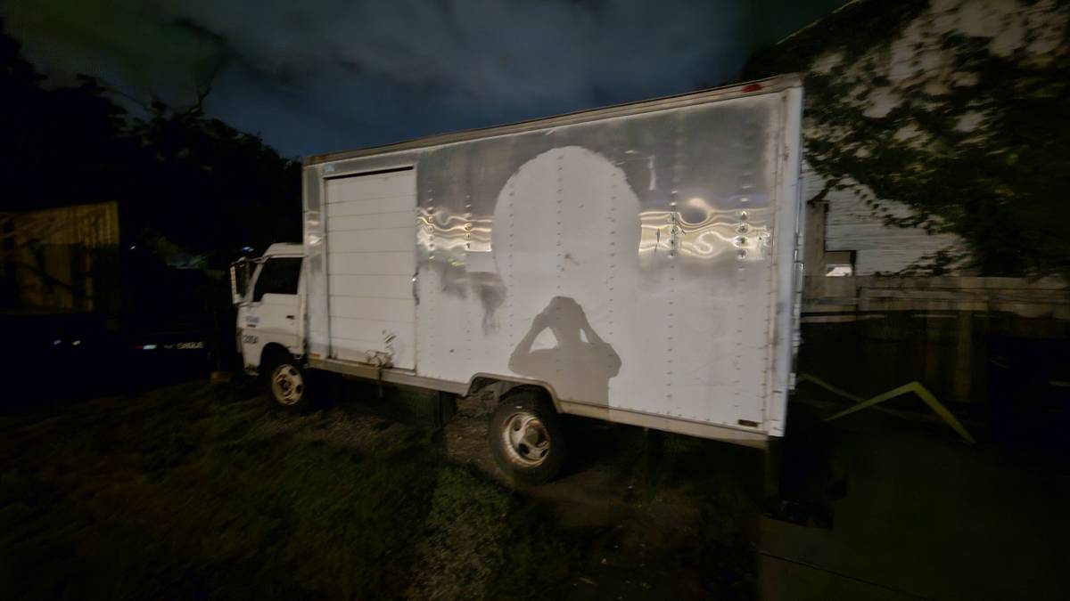 Nissan-ud-diesel-1993-white-1