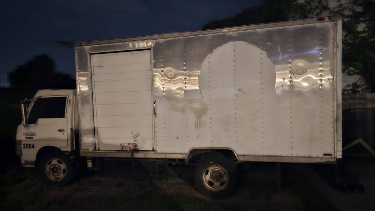 Nissan-ud-diesel-1993-white-2