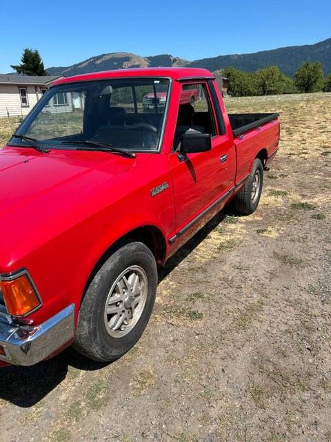 Nissandatsun-720-1984-red-5