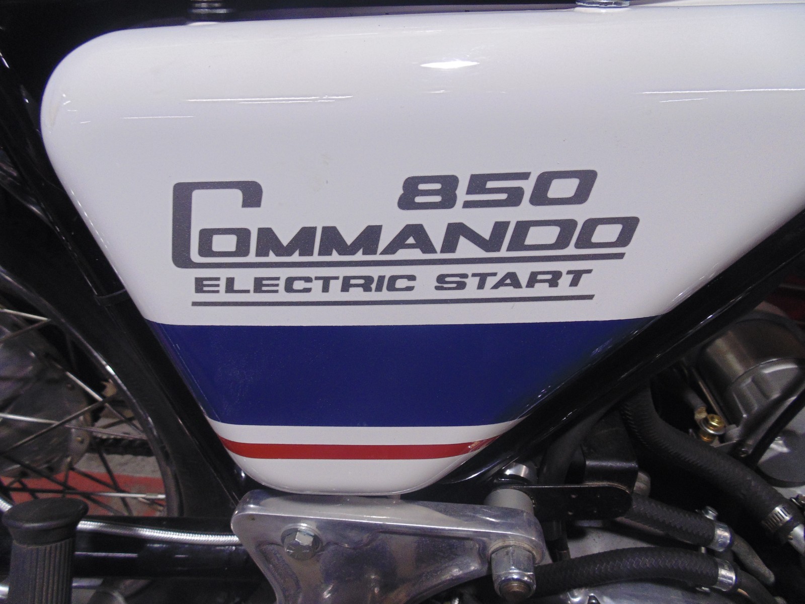 Norton-Commando-1975-17