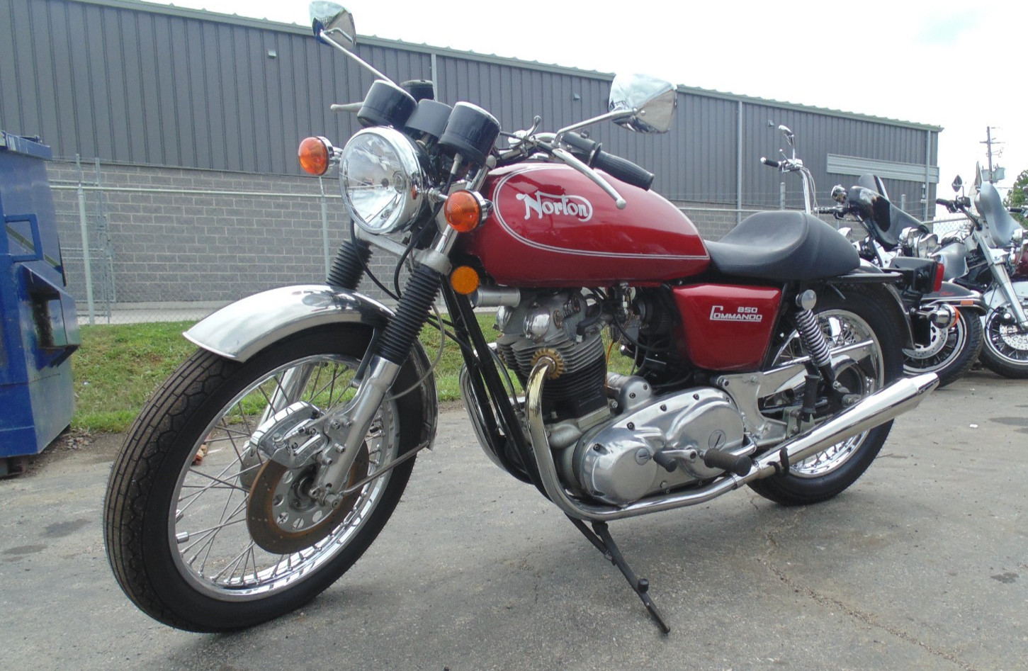 Norton-Commando-1975-2