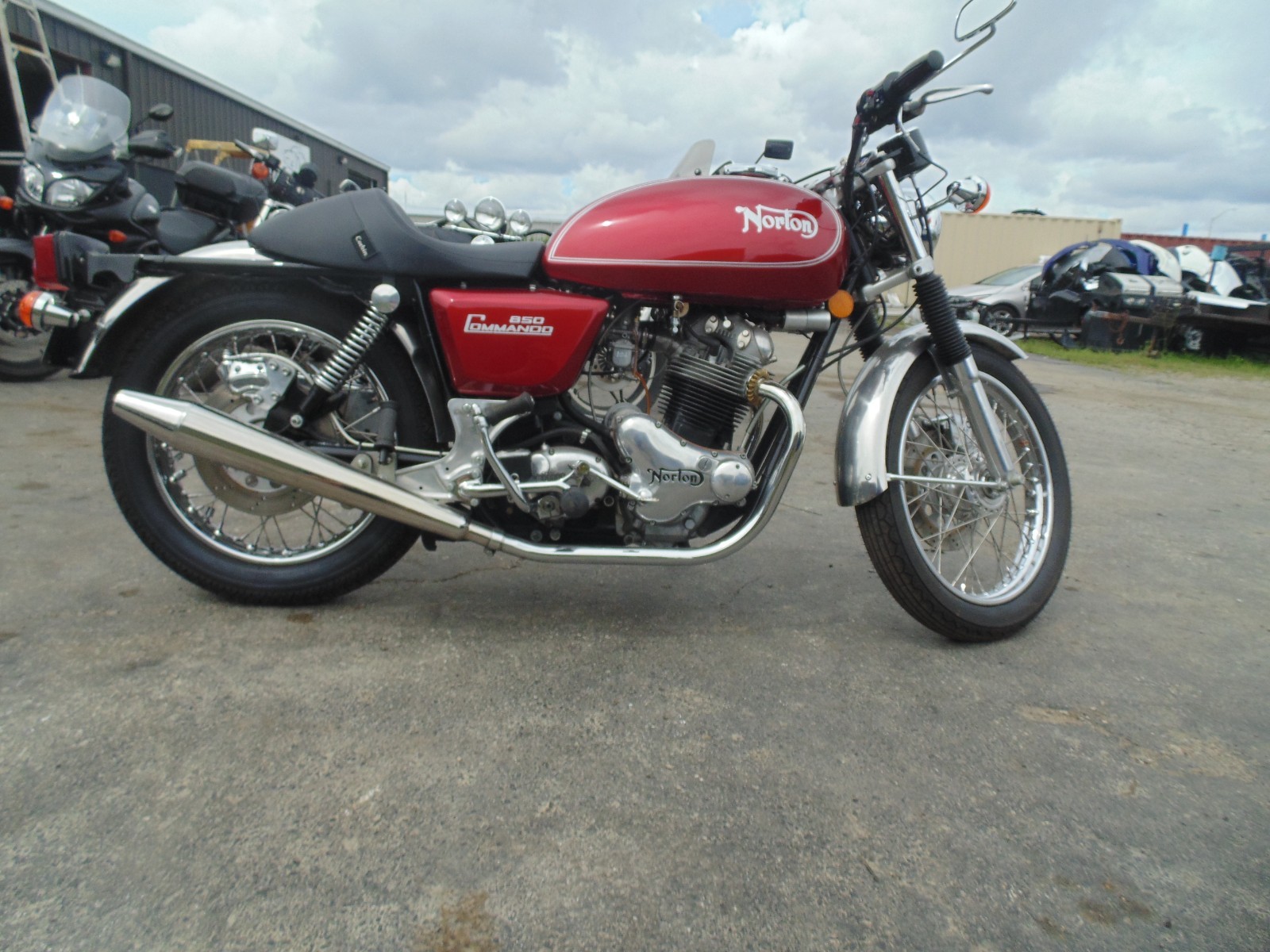 Norton-Commando-1975-8