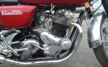 Norton-Commando-1975-9