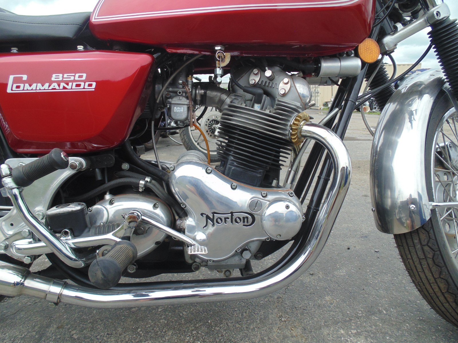 Norton-Commando-1975-9