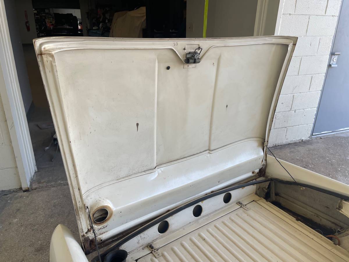 Nsu-spyder-1965-white-4