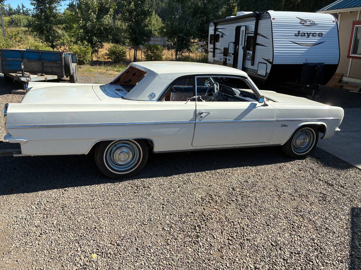Oldmobile-cutlass-1963-white-3