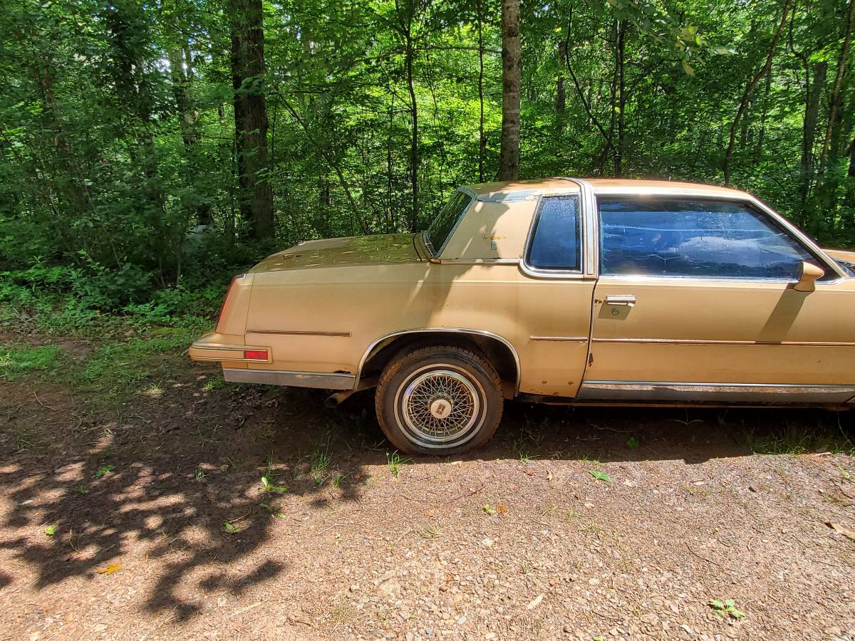Oldmobile-cutlass-supreme-1987-brown