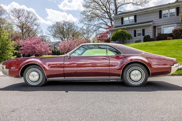 Oldmobile-toronado-1967-red-1