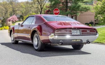 Oldmobile-toronado-1967-red-4