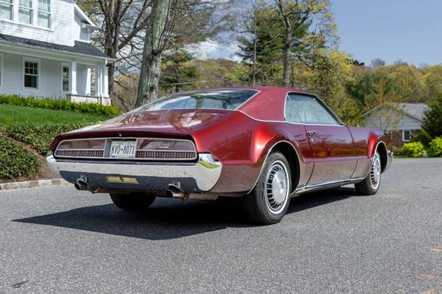 Oldmobile-toronado-1967-red-6