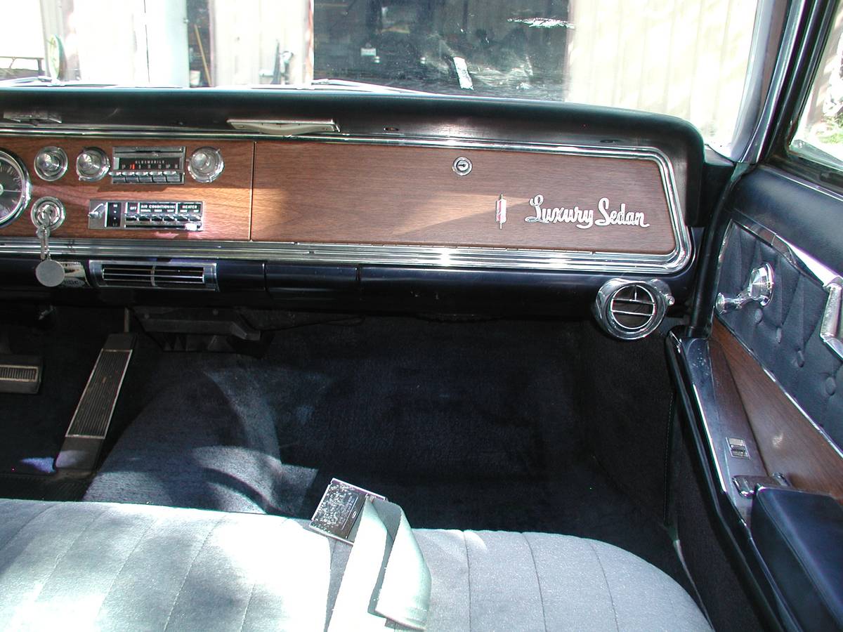 Olds-98-regency-1965-blue-15