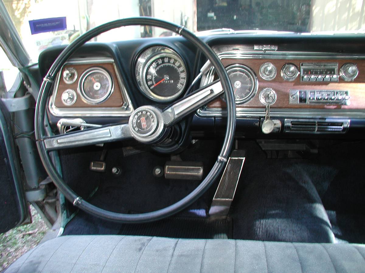 Olds-98-regency-1965-blue-16