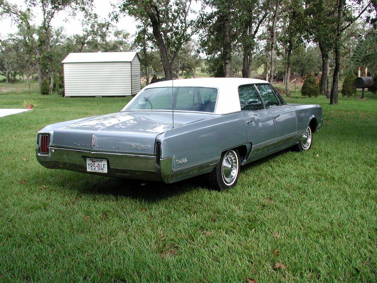 Olds-98-regency-1965-blue-17