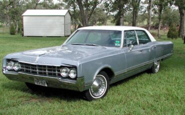 Olds-98-regency-1965-blue-18