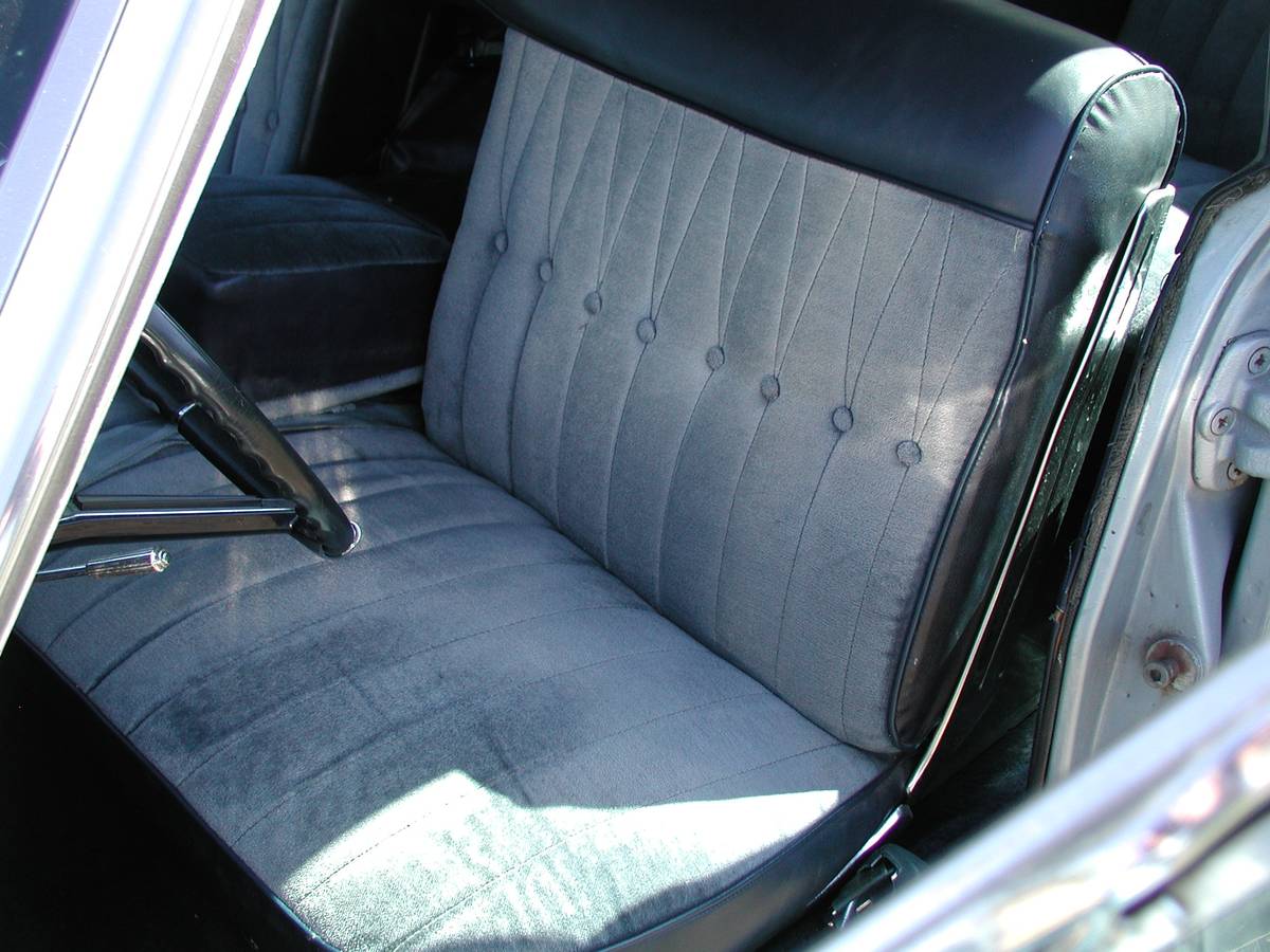 Olds-98-regency-1965-blue-4