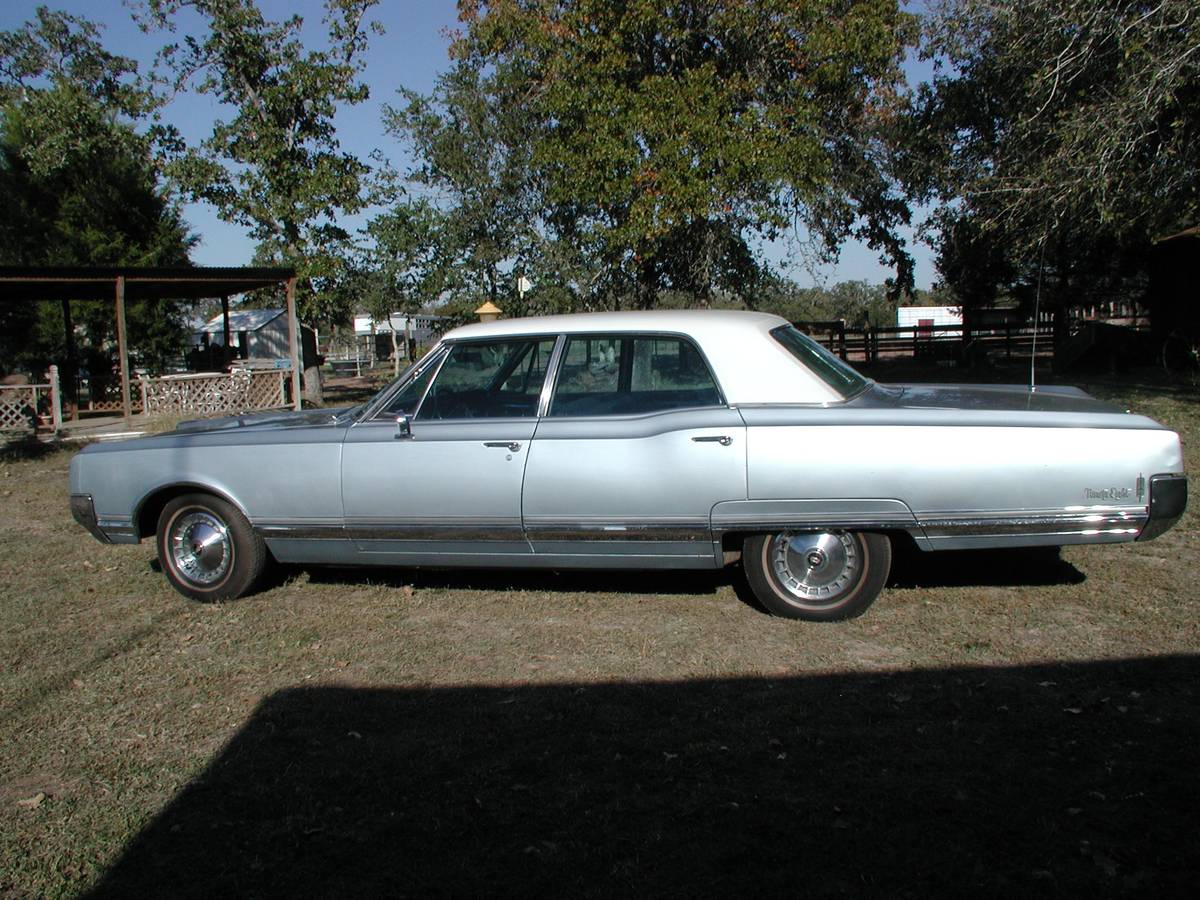 Olds-98-regency-1965-blue
