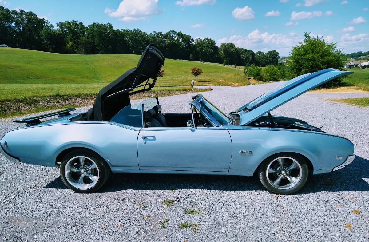 Olds-cutlass-1968-blue-13