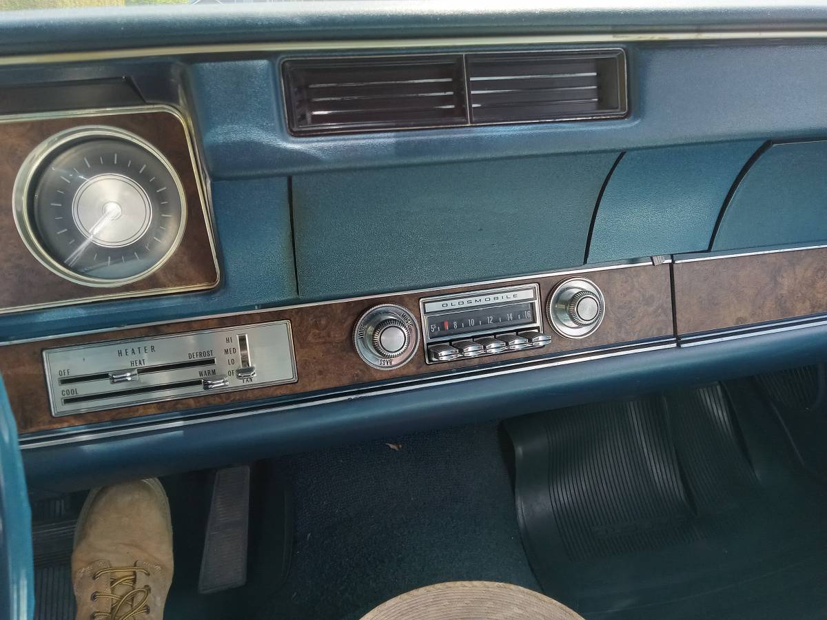 Olds-cutlass-supreme-convertible-1970-16