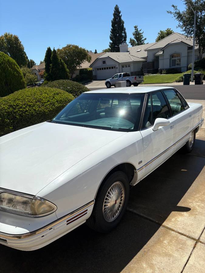 Olds-nintey-eight-1994-white-1