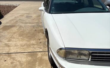 Olds-nintey-eight-1994-white-2