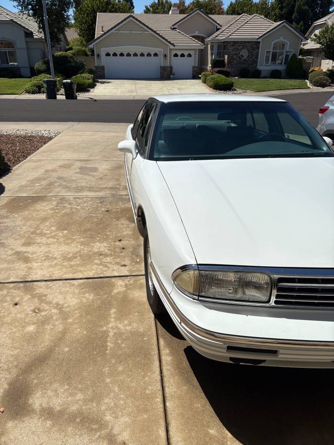 Olds-nintey-eight-1994-white-2