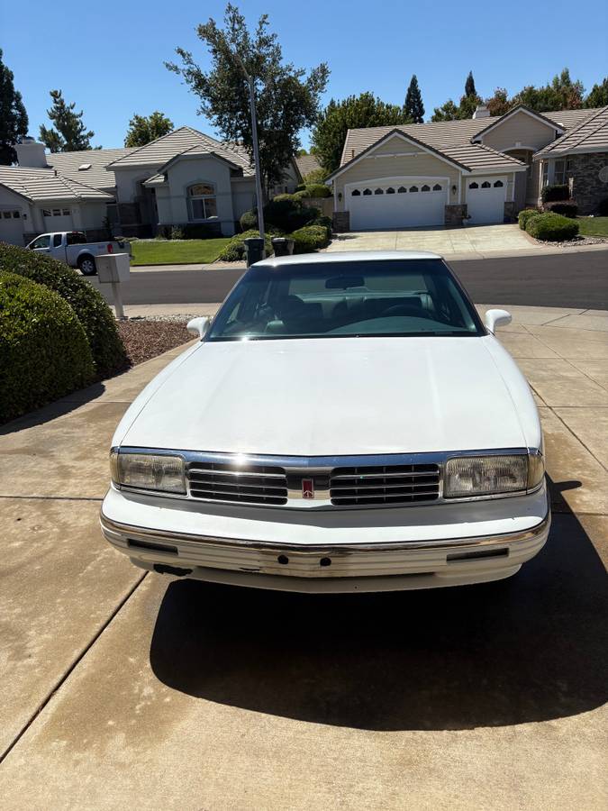 Olds-nintey-eight-1994-white