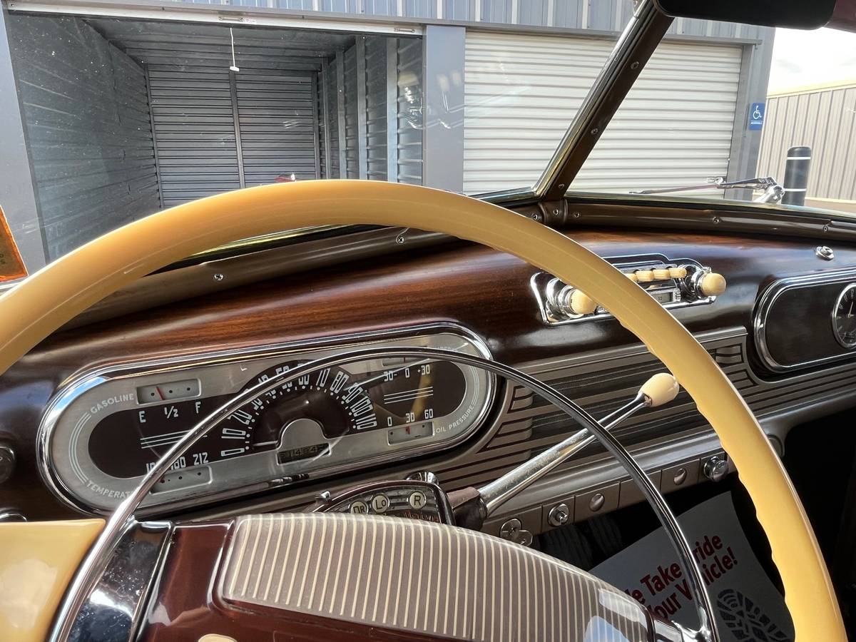 Oldsmobile-1946-red-5