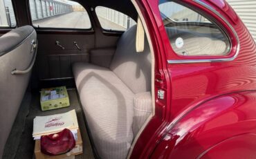 Oldsmobile-1946-red-7