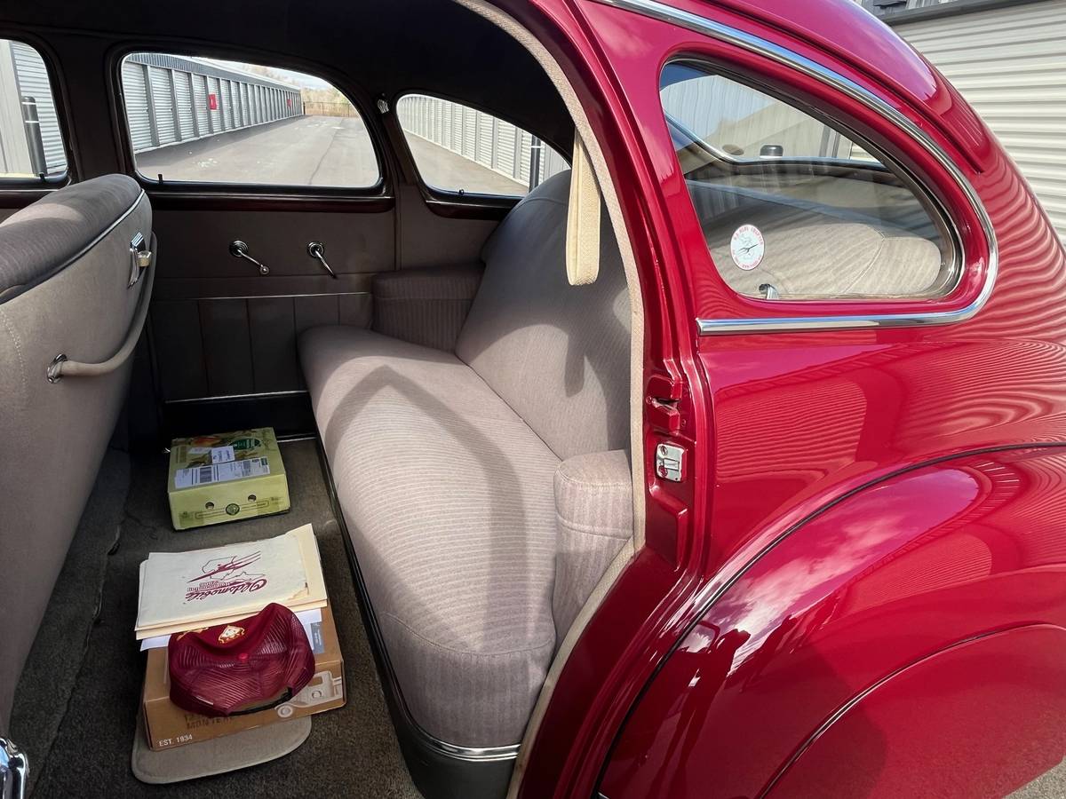 Oldsmobile-1946-red-7