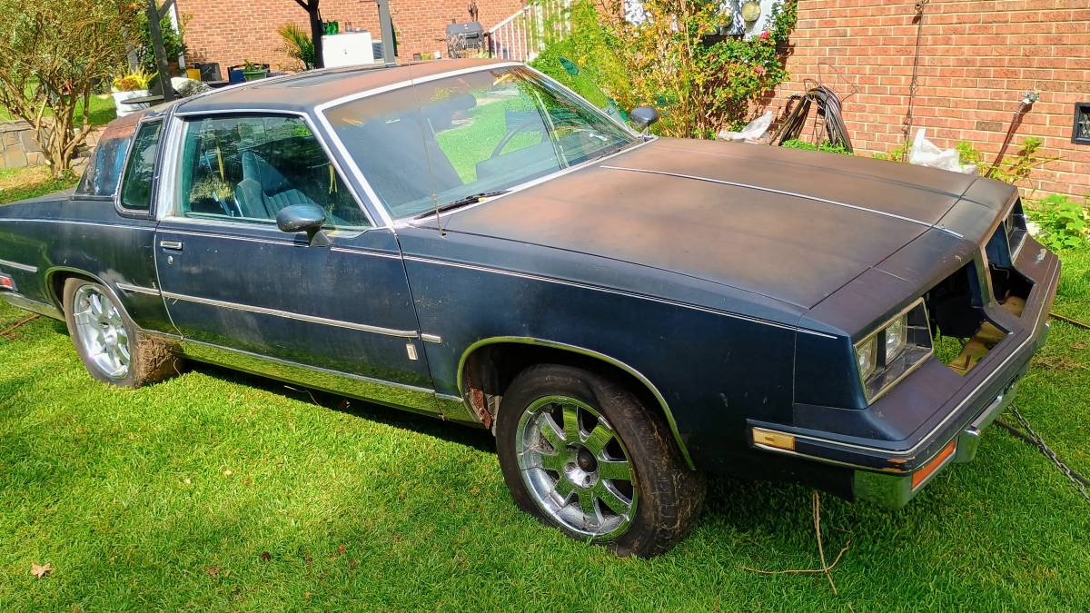 Oldsmobile-1985-blue-2