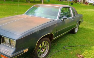 Oldsmobile-1985-blue