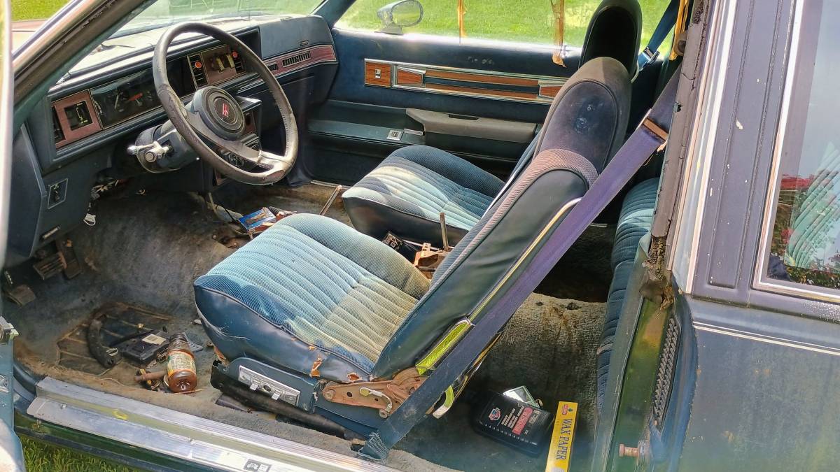 Oldsmobile-1985-blue-4