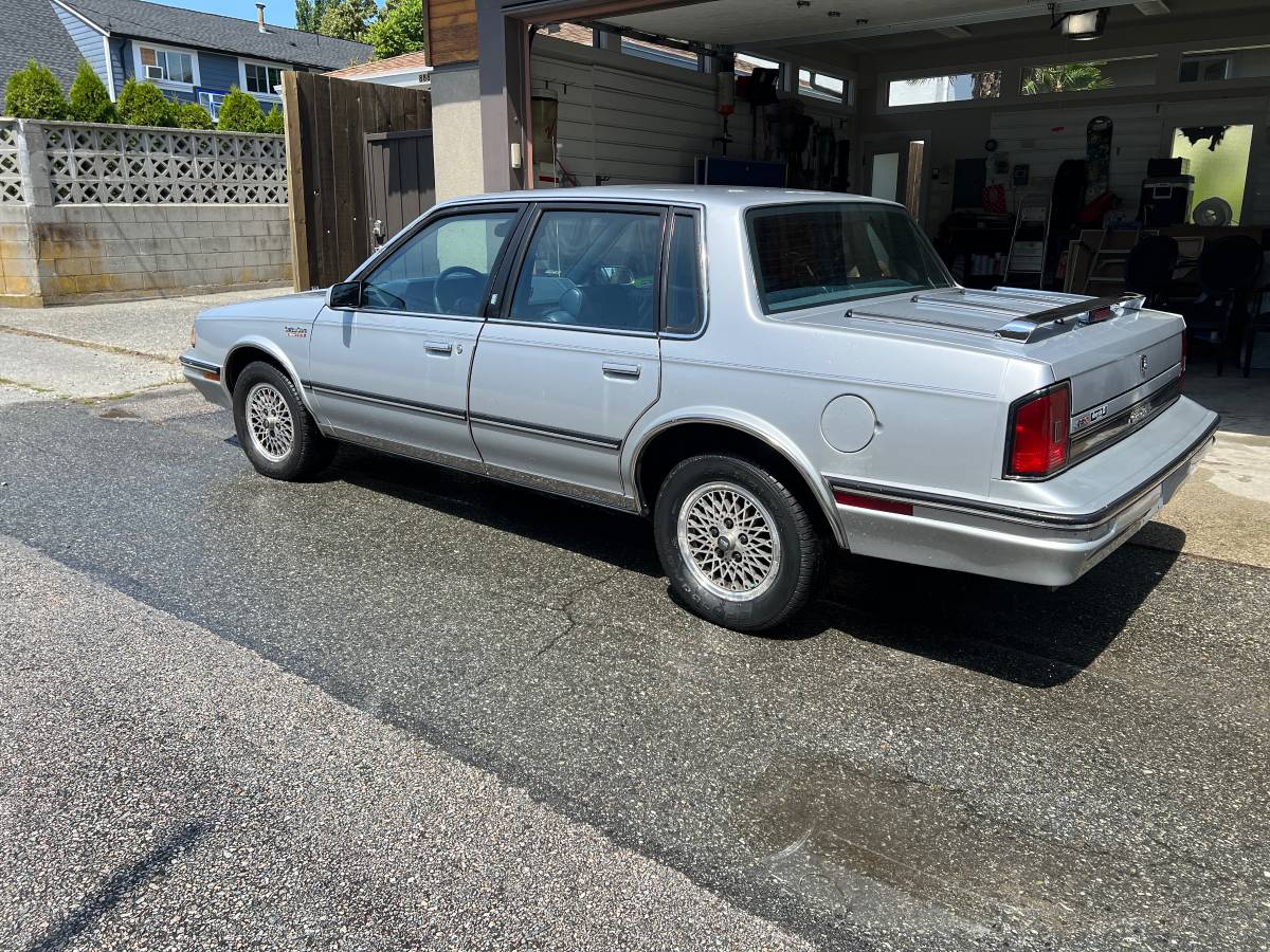 Oldsmobile-1988-silver-1