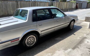 Oldsmobile-1988-silver-2