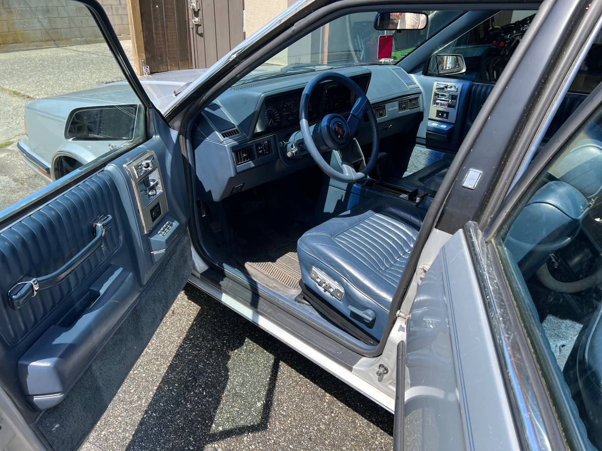 Oldsmobile-1988-silver-3