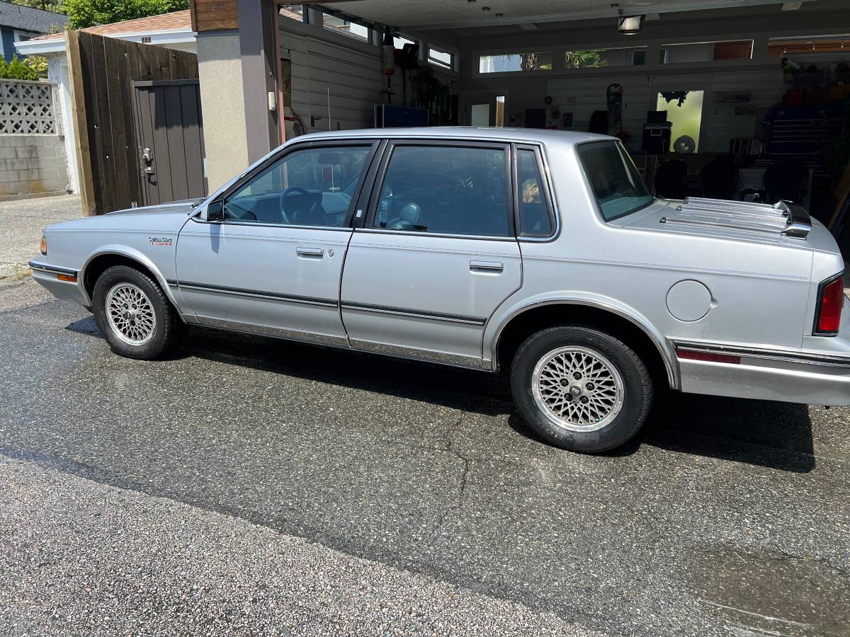 Oldsmobile-1988-silver-4