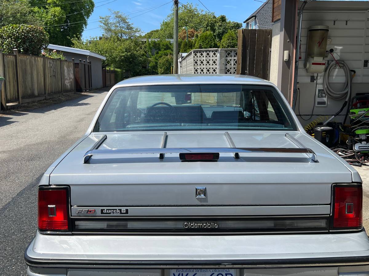 Oldsmobile-1988-silver-6
