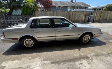 Oldsmobile-1988-silver-7