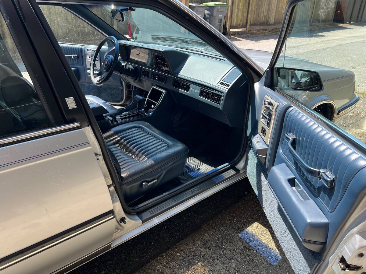 Oldsmobile-1988-silver-8