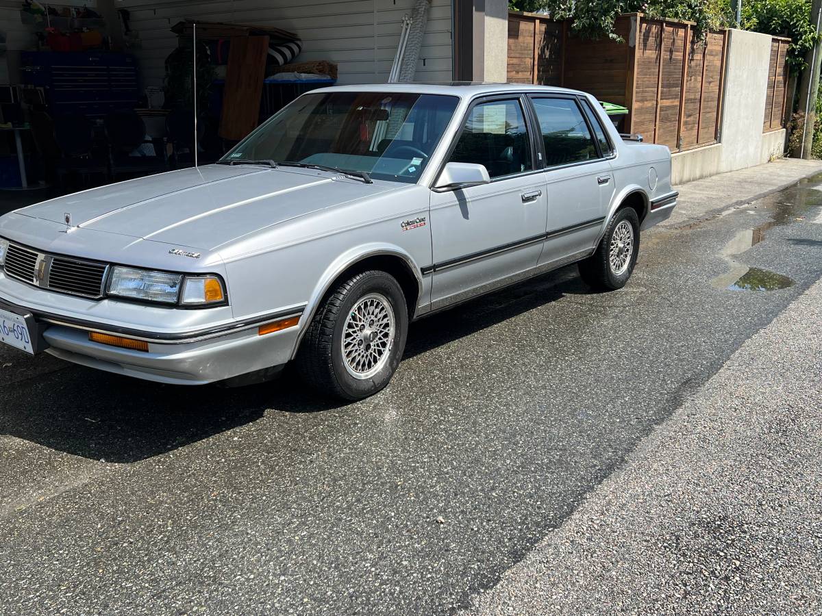 Oldsmobile-1988-silver