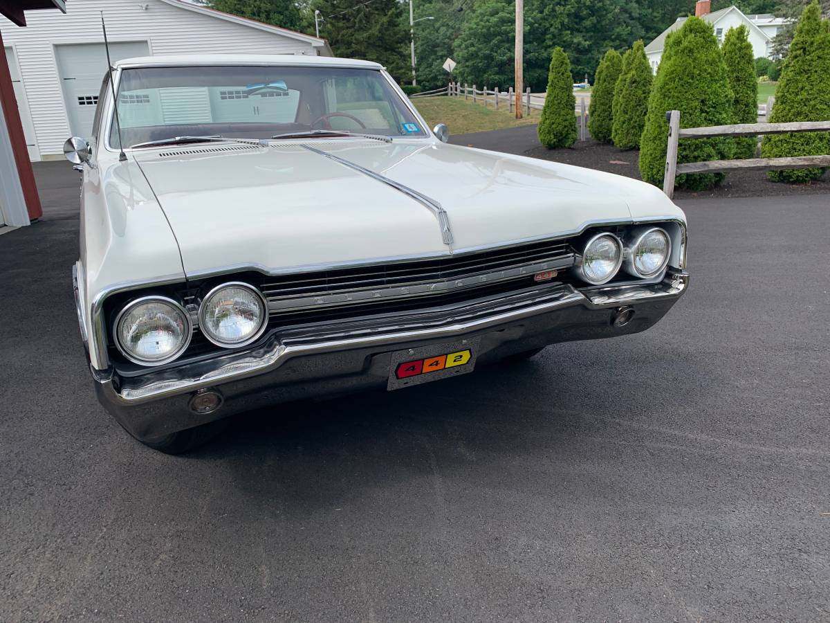 Oldsmobile-442-1965-white-22