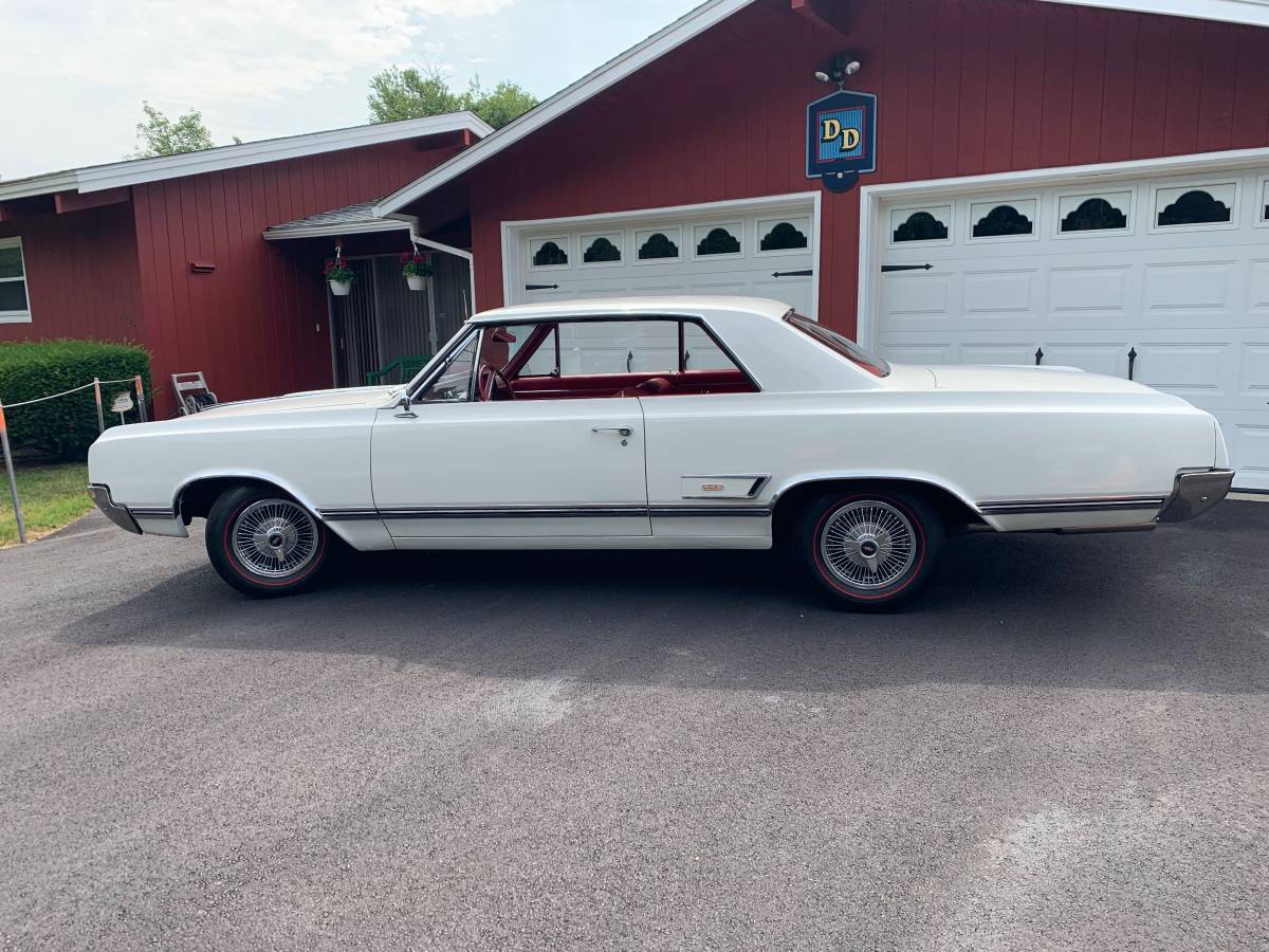 Oldsmobile-442-1965-white