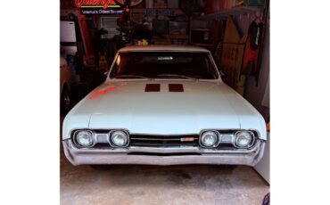 Oldsmobile-442-1967-White-Red-11