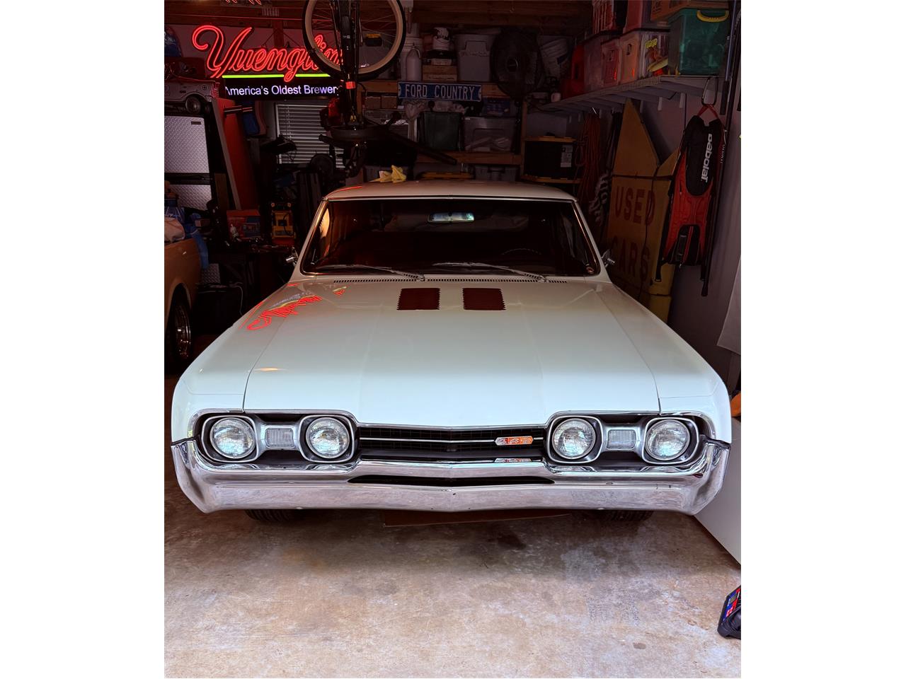 Oldsmobile-442-1967-White-Red-11